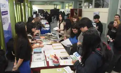 La UNPSJB abre sus puertas en Trelew: cientos de estudiantes ya recorren la sede
