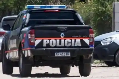 Añatuya: la interceptó en plena calle, forcejearon por la moto y terminó detenido por un inesperado testigo