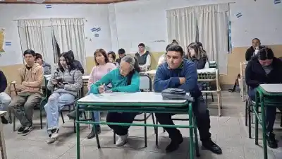 Prometieron arreglar el aula en marzo y seis meses después los chicos siguen rotando de curso