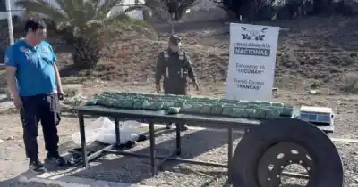 Lo que escondía una rueda de auxilio en un micro que viajaba a Mendoza
