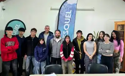 Estudiantes de la Politécnica 701 se meten en la oficina de Turismo de Esquel: el motivo sorprendió a todos