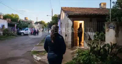 La vecina escuchó los gritos y llamó al 911: lo que encontró la policía al entrar a la casa