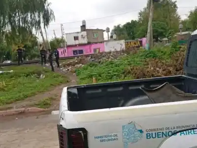 Hallazgo macabro en José C. Paz: Un feto fue encontrado junto a las vías del tren