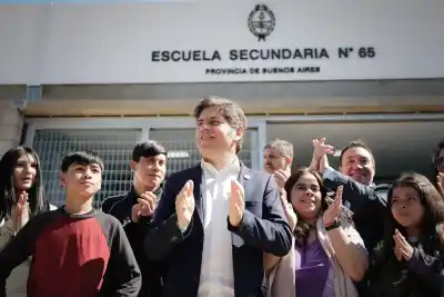 Kicillof inauguró un polo educativo y un CAPS en Varela: "Sin inversión pública solo hay abandono"