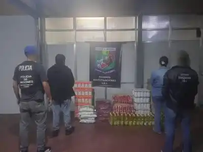 Retiraban mercadería para los comedores de Posadas y terminaron detenidos: qué encontraron
