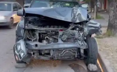 Fue a rezar al Templete, dejó la camioneta estacionada y al volver se encontró con un desastre