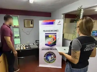 Dejó su bolso en el auto y lo que encontró el rastreo del celular lo dejó mudo