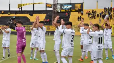 For Ever recibe a Almirante Brown y Cravero reza por un delantero que no llega
