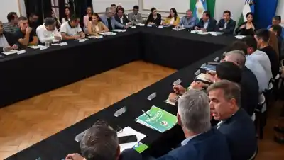 Roca se planta y pone en duda su firma: qué pasará con la coparticipación de 14 municipios