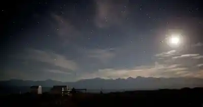 San Juan mira al cielo: la jornada lunar que ya tiene a cientos anotados