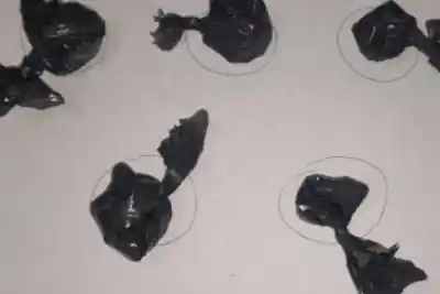 Fue a la comisaría de La Banda con una zapatilla sospechosa y la Justicia terminó deteniéndola