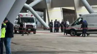 Tragedia en la reinauguración del Azteca: un hincha muere tras una caída fatal