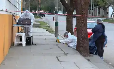 Un ajuste de cuentas habría terminado en un hombre muerto frente a una escuela de Santa Rosa