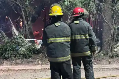 Colocó una garrafa en la cocina y la casa se llenó de fuego: el detalle que complicó todo