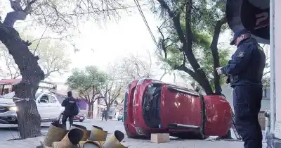Iba a cruzar la calle en pleno centro y lo que pasó en esa esquina la dejó internada