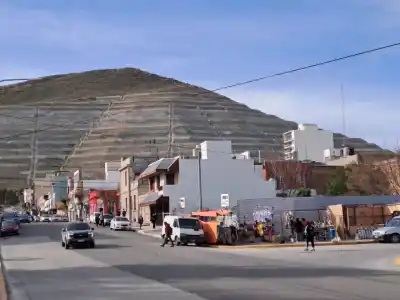 Ráfagas de 87 km/h y alerta amarilla: el dato del clima que cambia los planes en Comodoro