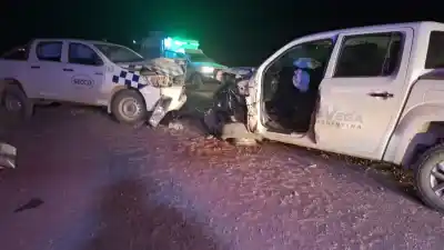 Choque frontal en el camino Laje: el conductor de una de las camionetas terminó en Neuquén