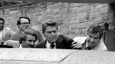 El disparo que paralizó a EE.UU.: la obsesión secreta detrás del atentado a Reagan