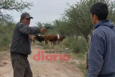 Le apuntó con un revólver y le dio una orden que lo dejó en vilo: "Vete ya de aquí"