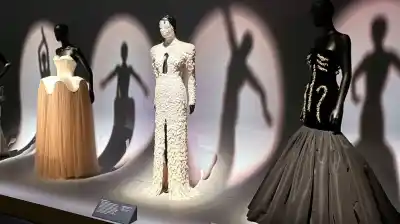 Londres abre las puertas del universo surrealista de Schiaparelli: la moda que desafió a Chanel y cautivó a Dalí