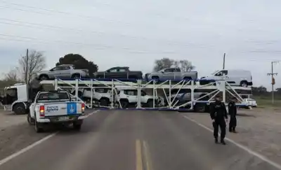 Un camión mosquito quedó atravesado en la Ruta 35 y el tránsito está cortado