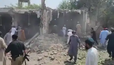 Pakistán: un vehículo bomba estalló en una mezquita y la cifra de muertos sigue subiendo