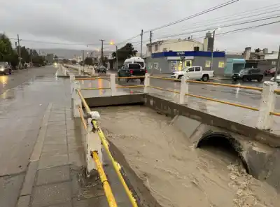 Comodoro se prepara para el temporal: lo que sacaron de los pluviales deja a la ciudad al límite