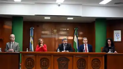 Mató a su pareja con el arma de la Policía y ahora la provincia deberá pagar: el fallo que dividió al STJ