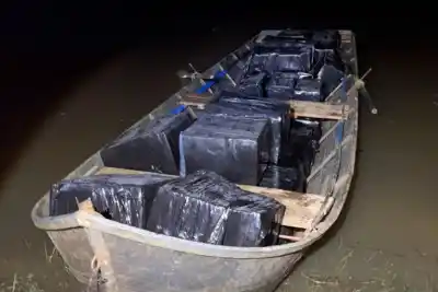 Cargaban 31 bultos en un bote a remo rumbo a Uruguay: lo que había adentro los delató