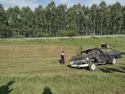Volcó una camioneta en Monteros: “Sólo hubo daños materiales”