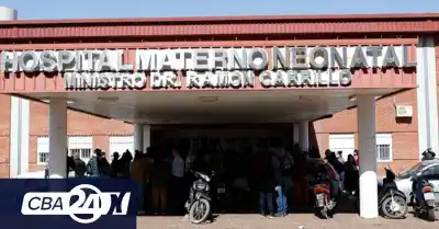 Un bebé de 24 días pelea por su vida en Córdoba: la Justicia detuvo a los dos mayores a su cargo