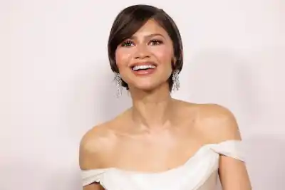 Zendaya desata la locura: sus looks blancos esconden un mensaje secreto que todos pasaron por alto