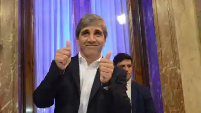 El superávit que festeja Caputo esconde un dato que no quiere que veas