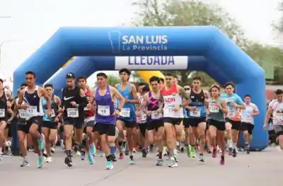 Villa Mercedes se prepara para una noche distinta: correrán disfrazados y con brillos