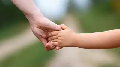 Chubut busca una familia para una nena de 11 años: quiénes pueden postularse y cómo