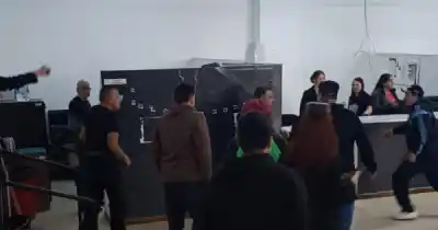 Entraron al Concejo de Río Gallegos y atacaron a un empleado: la escena quedó grabada