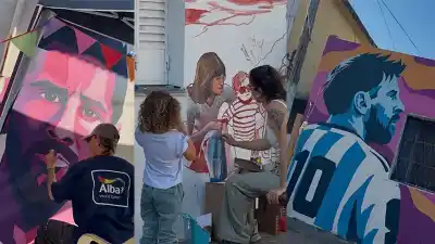 El barrio donde nació Messi se llena de murales: nadie imagina lo que hay en la casa de su abuela
