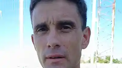 Chocó de cabeza en pleno partido y el diagnóstico obligó a operarlo: casi cuatro horas de quirófano para el capitán puyutano