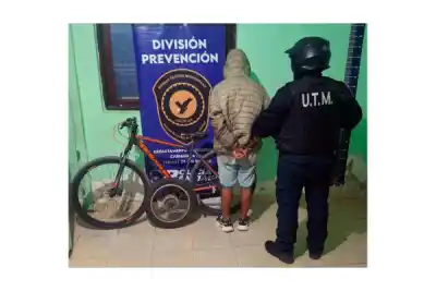 Lo vieron andar en bici a las 1.30 con algo raro encima y no lo pudieron explicar