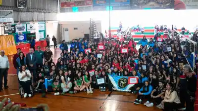 300 jugadoras, 24 equipos y seis provincias: Santiago es el epicentro del Sub 14 de vóley