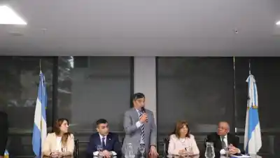 Tucumán ya tiene su propia IA educativa: la presentaron en la Legislatura y pone reglas al uso en las aulas