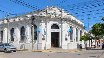 Los clientes depositaban en el Banco Nación de Orán, pero la cajera tenía un plan escondido en un folleto