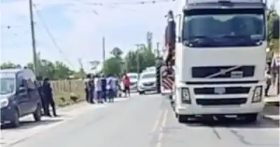 Un camión arrastró los cables y dejó la Ruta 68 al borde del desastre