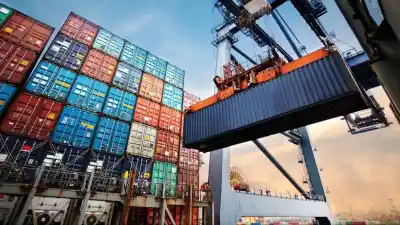 El superávit que festeja el Gobierno esconde una señal que enciende alarmas en la industria