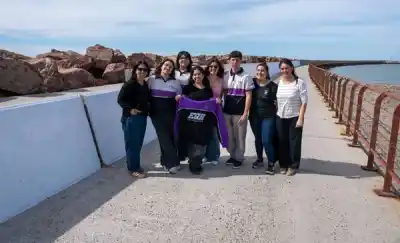 La escollera de Playa Unión se llena de historia: el mural que nadie se quiere perder