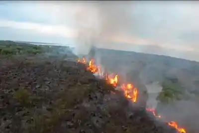 El fuego sorprendió a los que navegaban el Paraná: lo que se vio desde el río