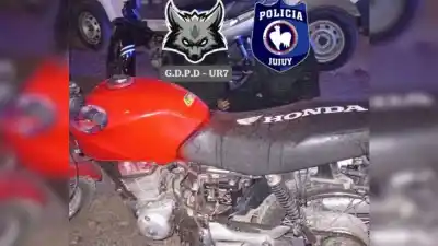 Merodeaban a los peatones en Alto Comedero y no imaginaban lo que iba a saltar cuando los pararon