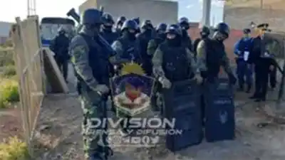 Cuatro kioscos de droga cayeron en Centenario: uno de los detenidos hizo algo que lo dejó tras las rejas
