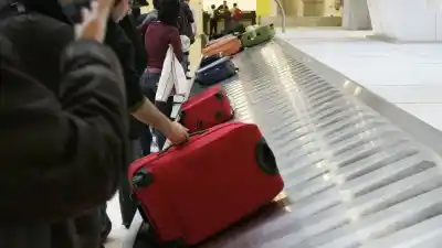 Viajaron de Buenos Aires a Ushuaia y al abrir las valijas faltaba algo: la Justicia ya tiene un sospechoso firme