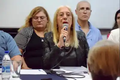 Docentes bonaerenses, sin llamado a paritaria: "La situación salarial es agobiante"